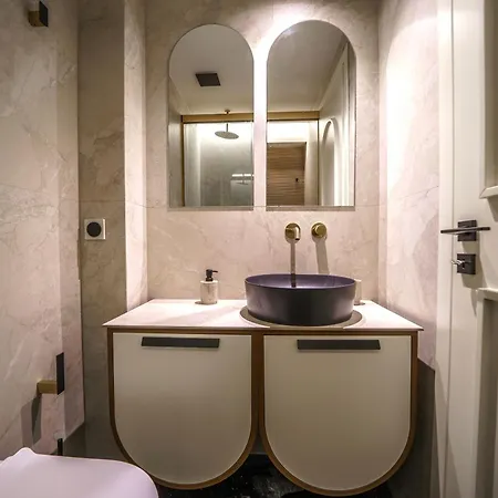 Allegro Hotel *
